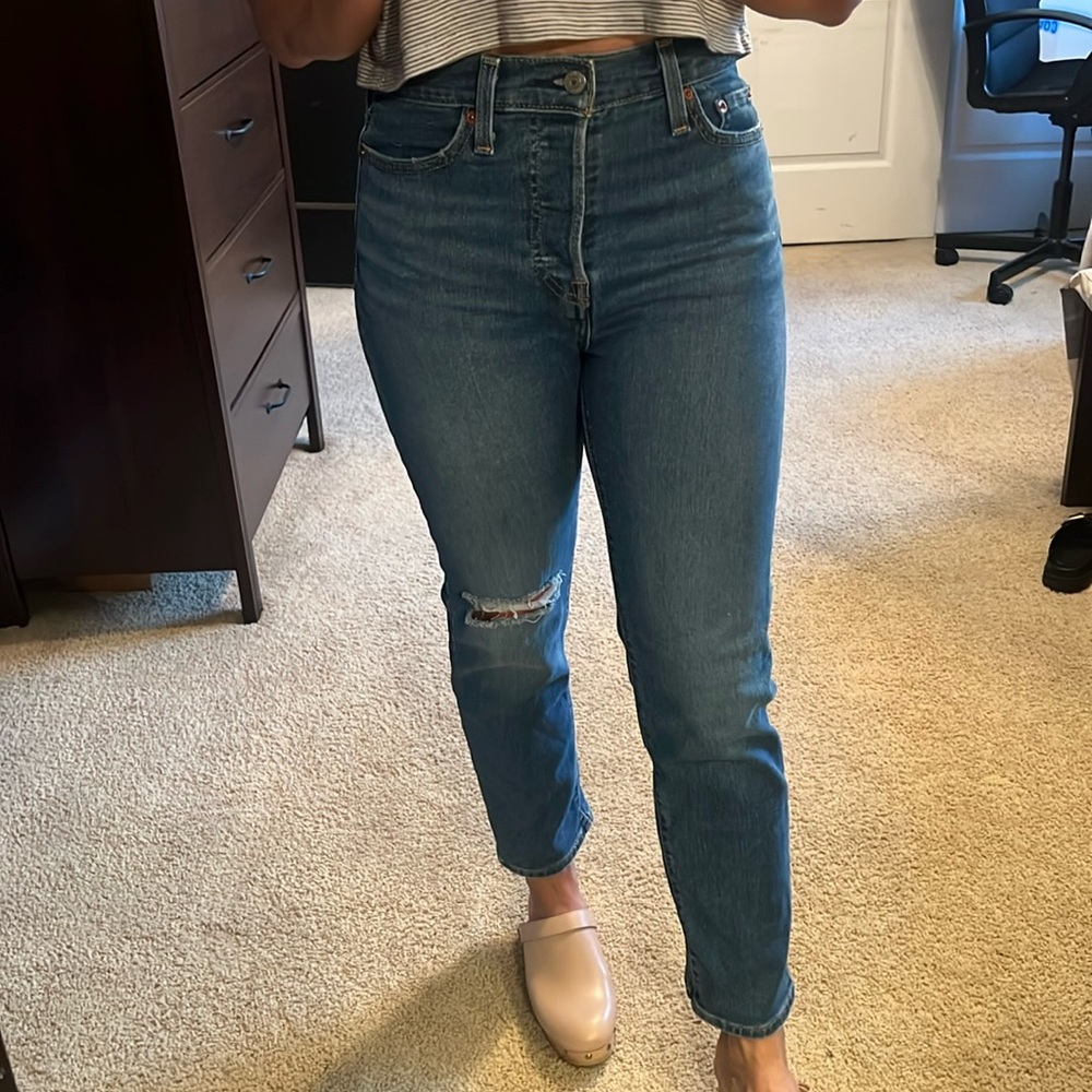 Levi's Wedgie straight ladies' jeans size 26. Medium wash